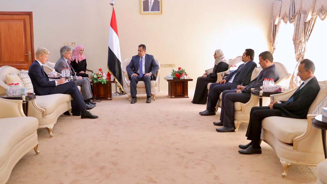 رئيس الوزراء يستقبل المبعوث الخاص للسويد إلى اليمن