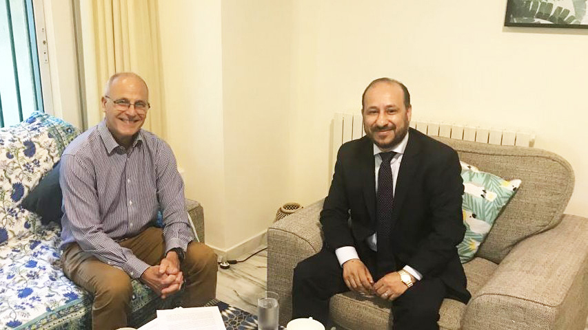 وزير التخطيط مع السفير البريطاني