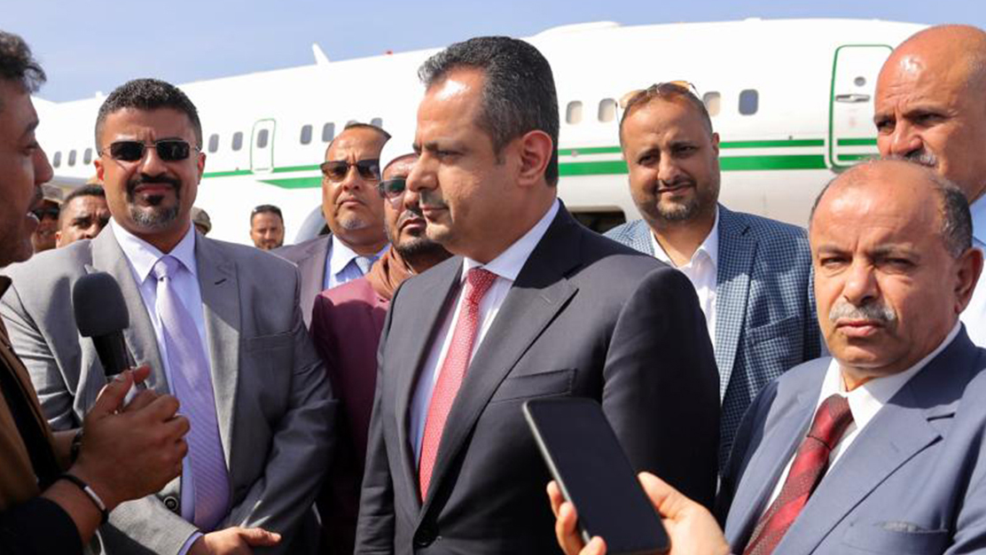 رئيس الوزراء لدى وصوله مطار عدن الدولي