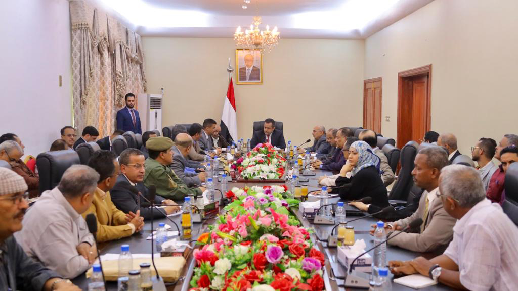 رئيس الوزراء خلال اجتماعه بقيادة السلطة المحلية وأعضاء المجلس المحلي والمكتب التنفيذي لمحافظة عدن