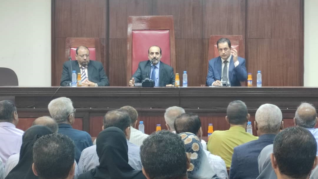 وزير العدل علي هيثم الغريب خلال لقائه مع قضاة عدن