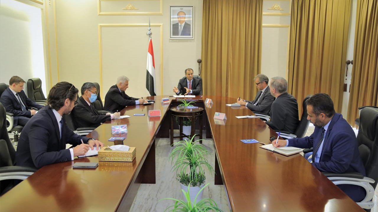 وزير الخارجية مع سفراء الدول الخمس دائمة العضوية في مجلس الأمن