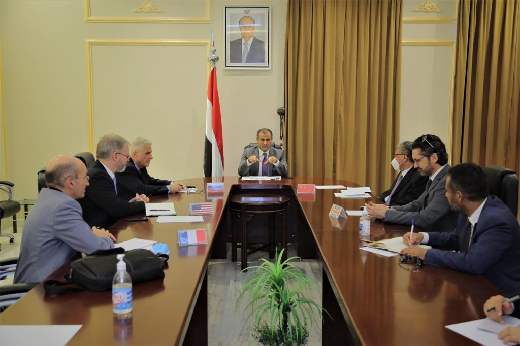 وزير الخارجية مع سفراء الدول الخمس