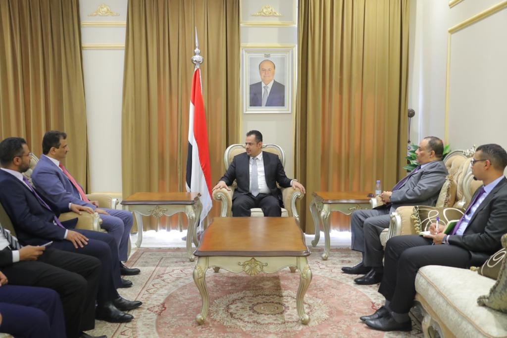 رئيس الوزراء د. معين مع محافظ عدن الجديد أحمد حامد لملس
