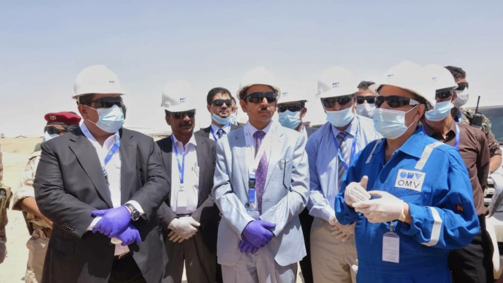 وزير النفط والمعادن أوس العود خلال جولته التفقدية في المواقع النفطية بشبوة