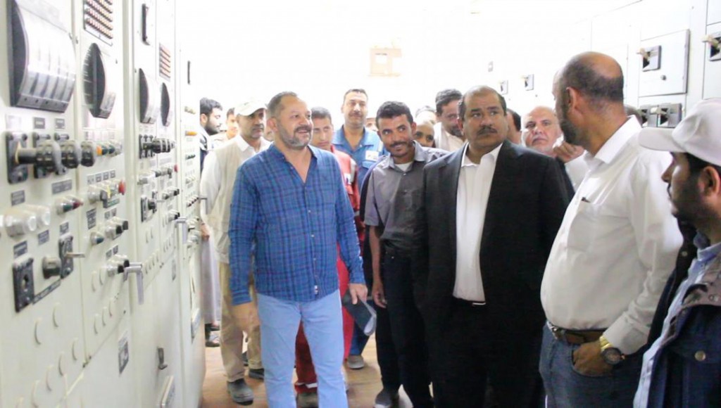 وزير النفط والمعادن المهندس أوس العود مع قيادة الشركة اليمنية لتكرير النفط بمصفاة مأرب