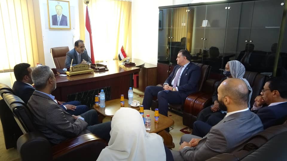 وزير الصحة مع مدير مكتب منظمة الصحة العالمية