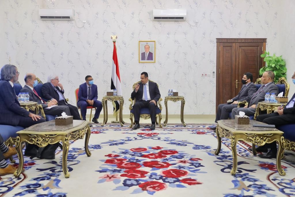 رئيس الوزراء خلال لقائه المبعوث الأممي