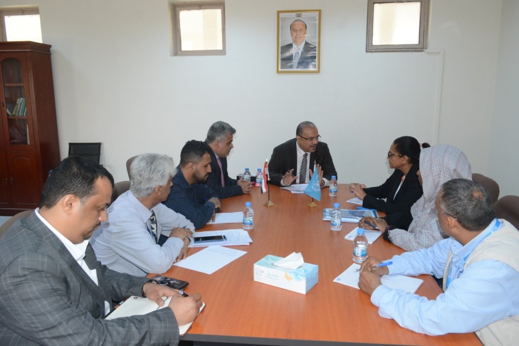 وزير التخطيط خلال اللقاء