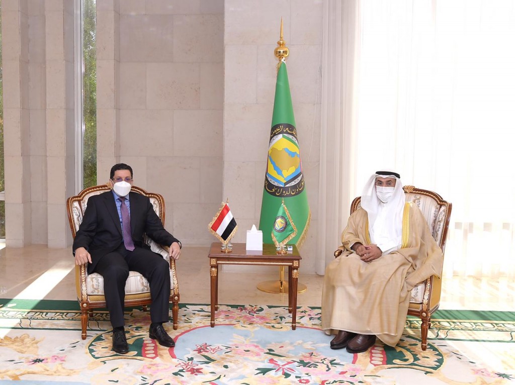 وزير الخارجية مع أمين عام مجلس التعاون الخليجي