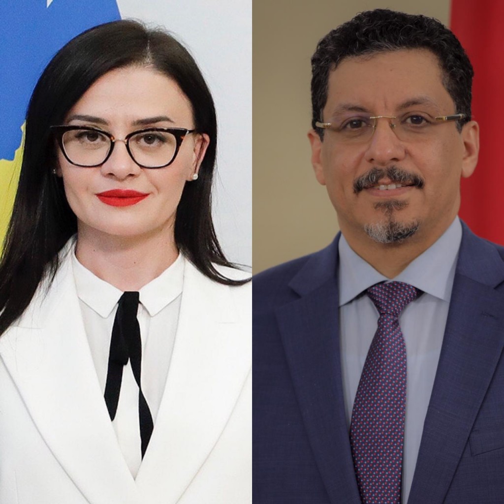 وزير الخارجية مع وزيرة خارجية كوسوفو