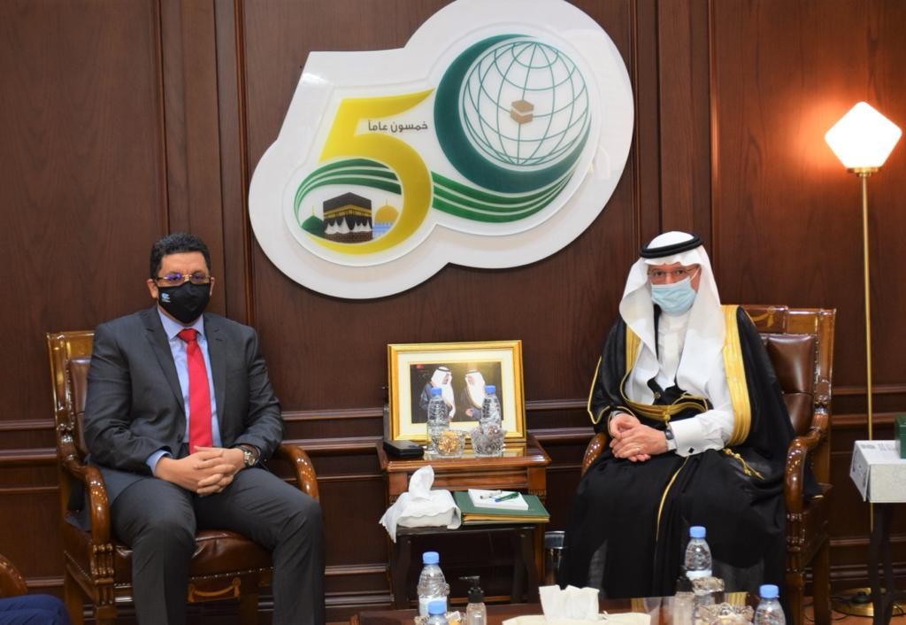 وزير الخارجية مع الأمين العام لمنظمة التعاون الإسلامي