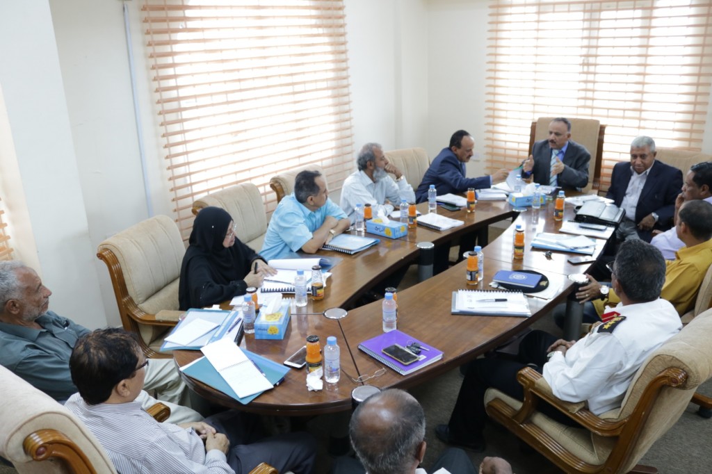 وزير النقل خلال الاجتماع