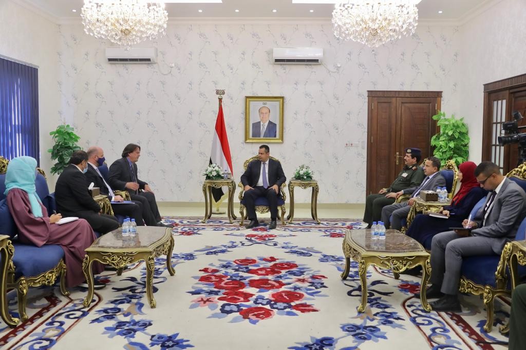رئيس الوزراء خلال استقباله منسق الشؤون الإنسانية الجديد للأمم المتحدة