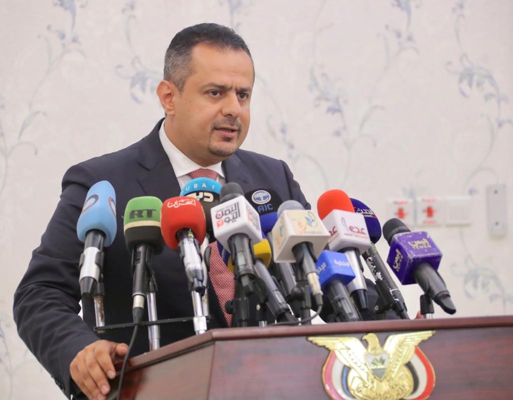 رئيس الوزراء  خلال المؤتمر الصحفي