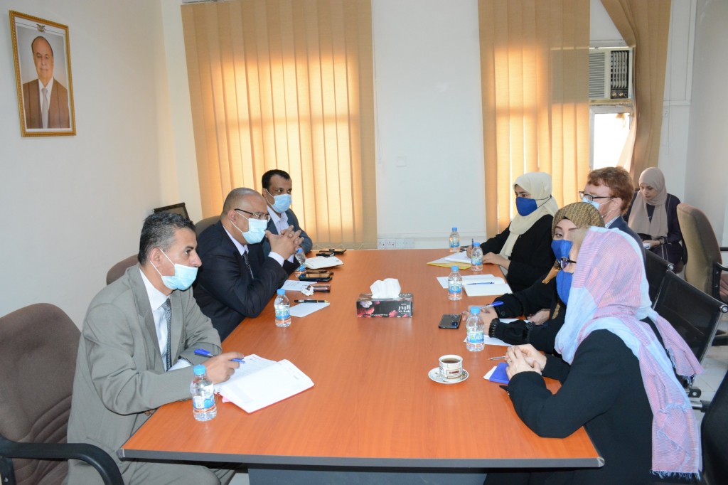 وزير التخطيط خلال اللقاء