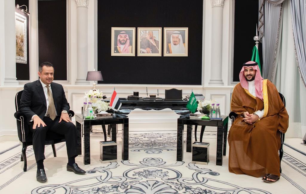 رئيس الوزراء مع مع نائب وزير الدفاع السعودي