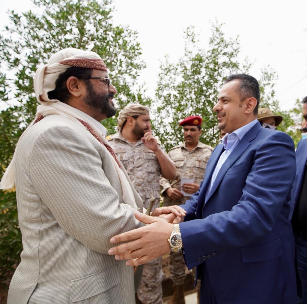 رئيس الوزراء لدى وصوله محافظة مأرب