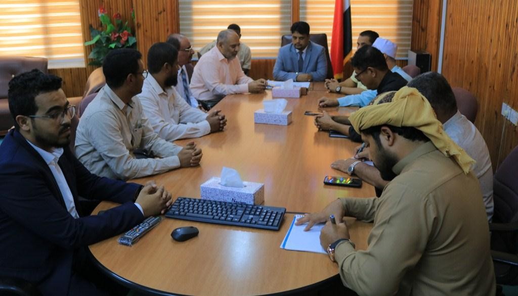 وزير الكهرباء خلال اللقاء