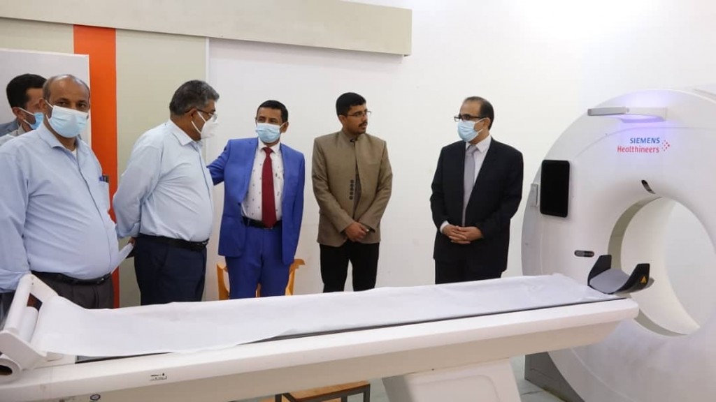 وزير الصحة و محافظ شبوة خلال الزيارة