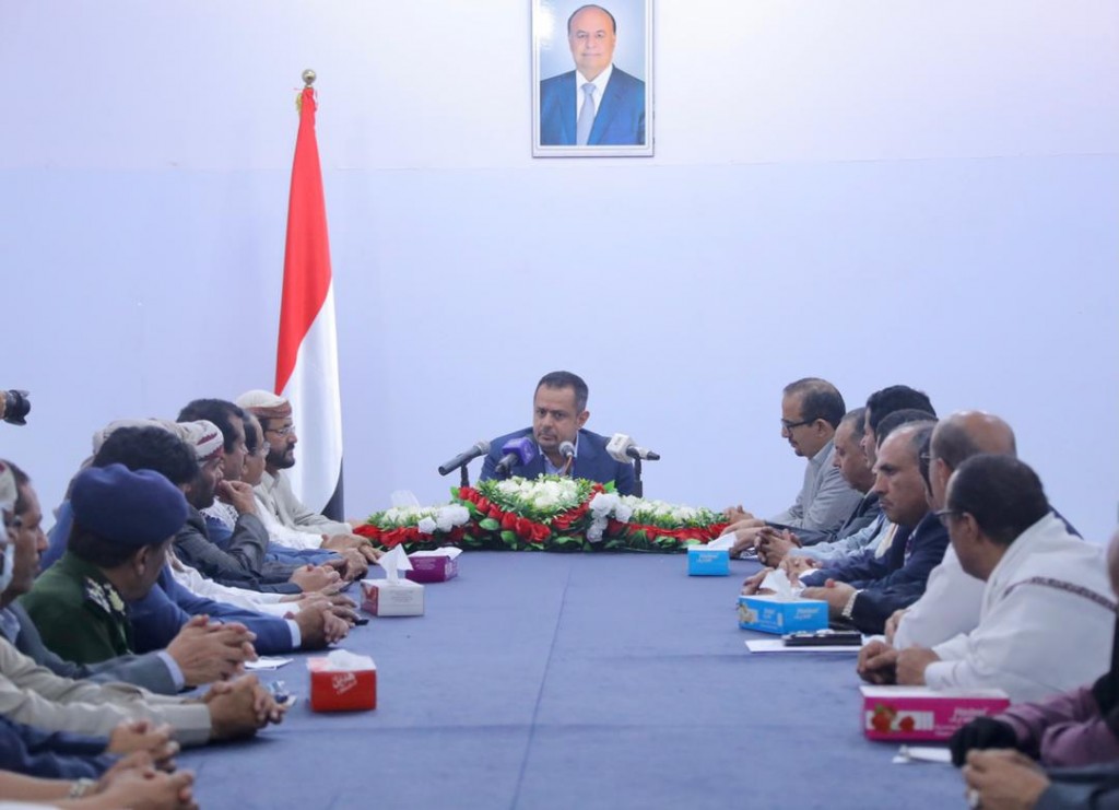 رئيس الوزراء خلال الاجتماع