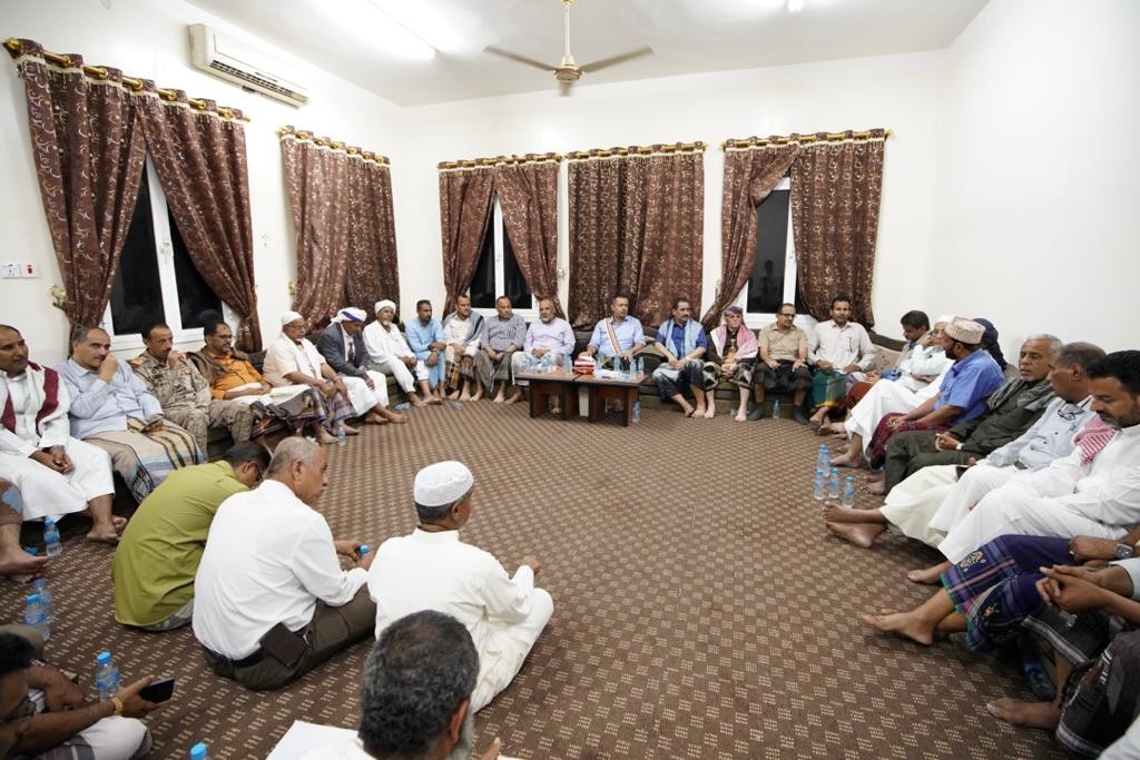 رئيس الوزراء خلال الأمسية الرمضانية بسيئون