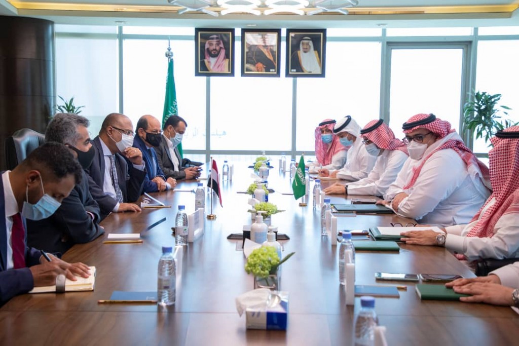 وزير التخطيط خلال اللقاء