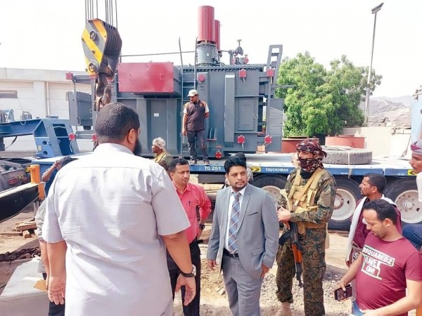 وزير الكهرباء خلال الزيارة