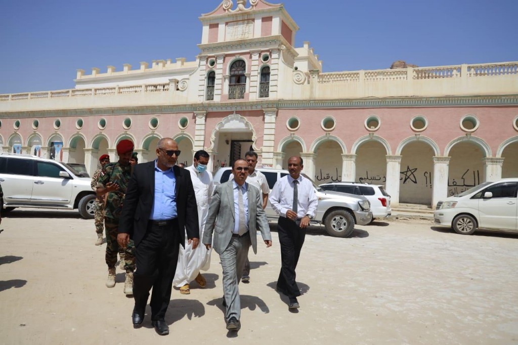 وزير الإعلام خلال الزيارة