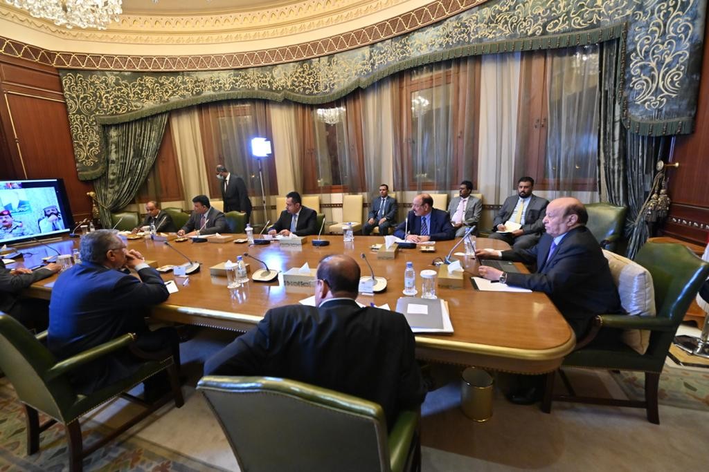 فخامة الرئيس خلال الاجتماع
