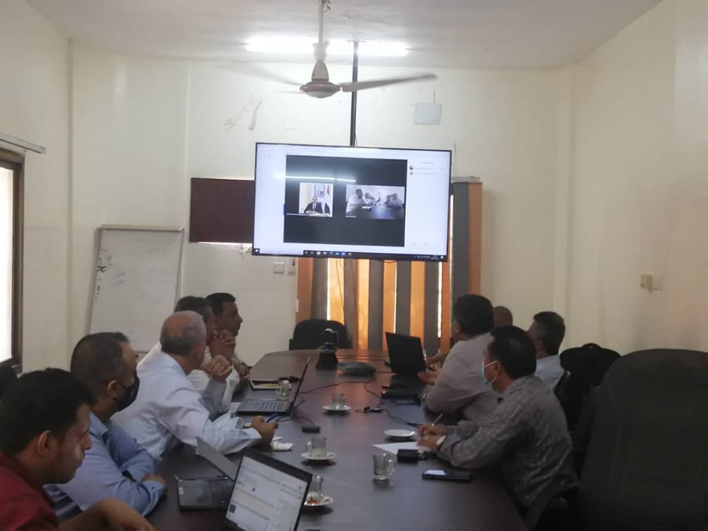 وزير الصحة خلال الاجتماع الموسع