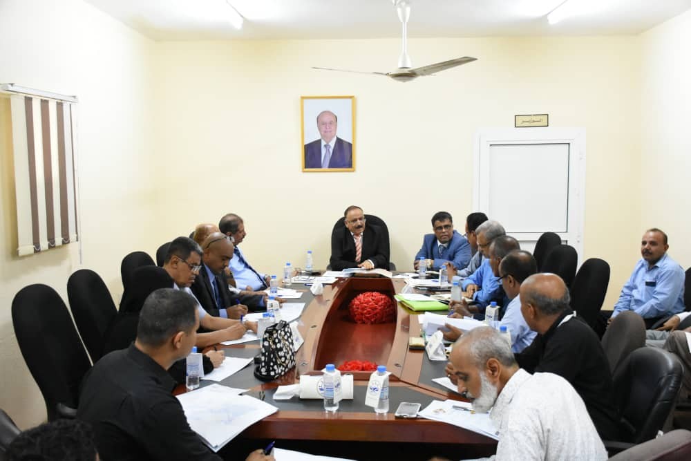 وزير النقل خلال الاجتماع