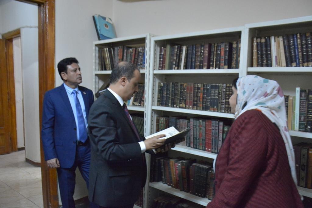 وزير الإعلام خلال زيارته التفقدية