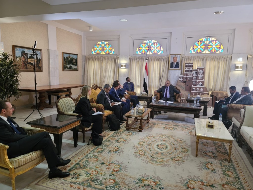 وزير التخطيط خلال الاجتماع
