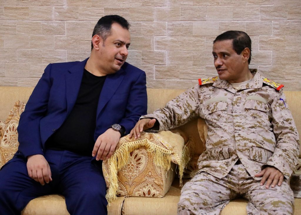رئيس الوزراء مع محافظ حضرموت
