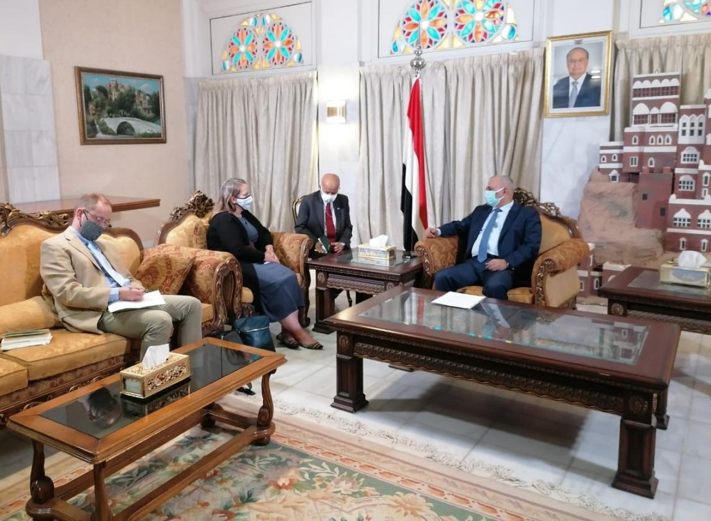 وزير المياه والبيئة خلال اللقاء