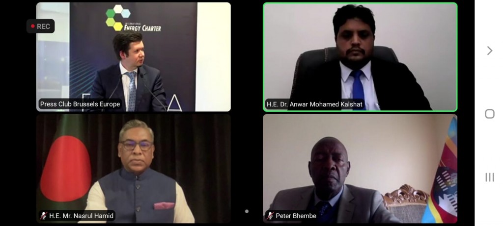 وزير الكهرباء خلال اللقاء