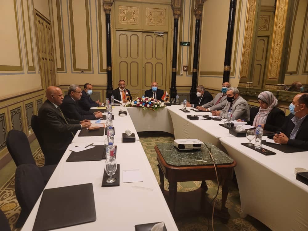 وزير النقل مع نظيره المصري