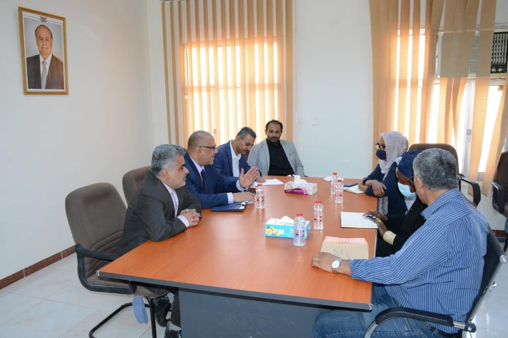 وزير التخطيط خلال اللقاء