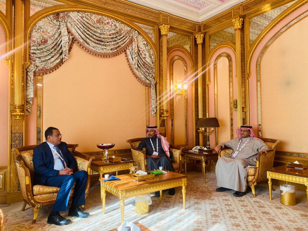 وزير النفط خلال اللقاء