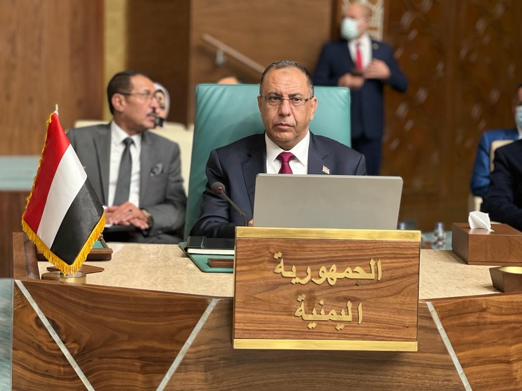 وزير الصناعة والتجارة خلال الاجتماع