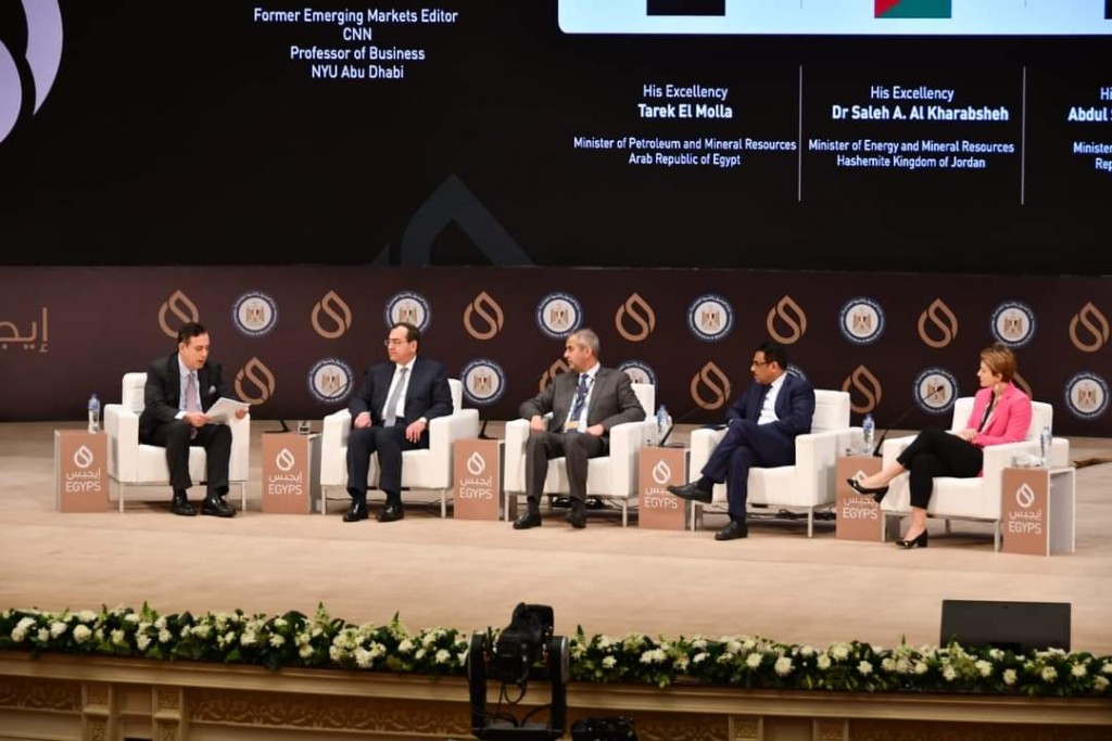 وزير النفط خلال المشاركة