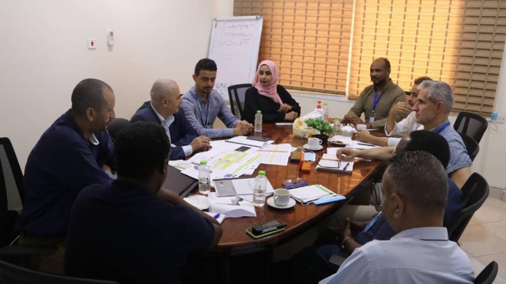 وزير المياه خلال اللقاء