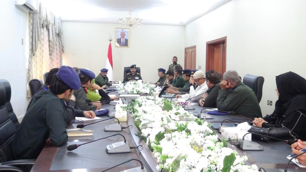 وزير الداخلية خلال الاجتماع الموسع