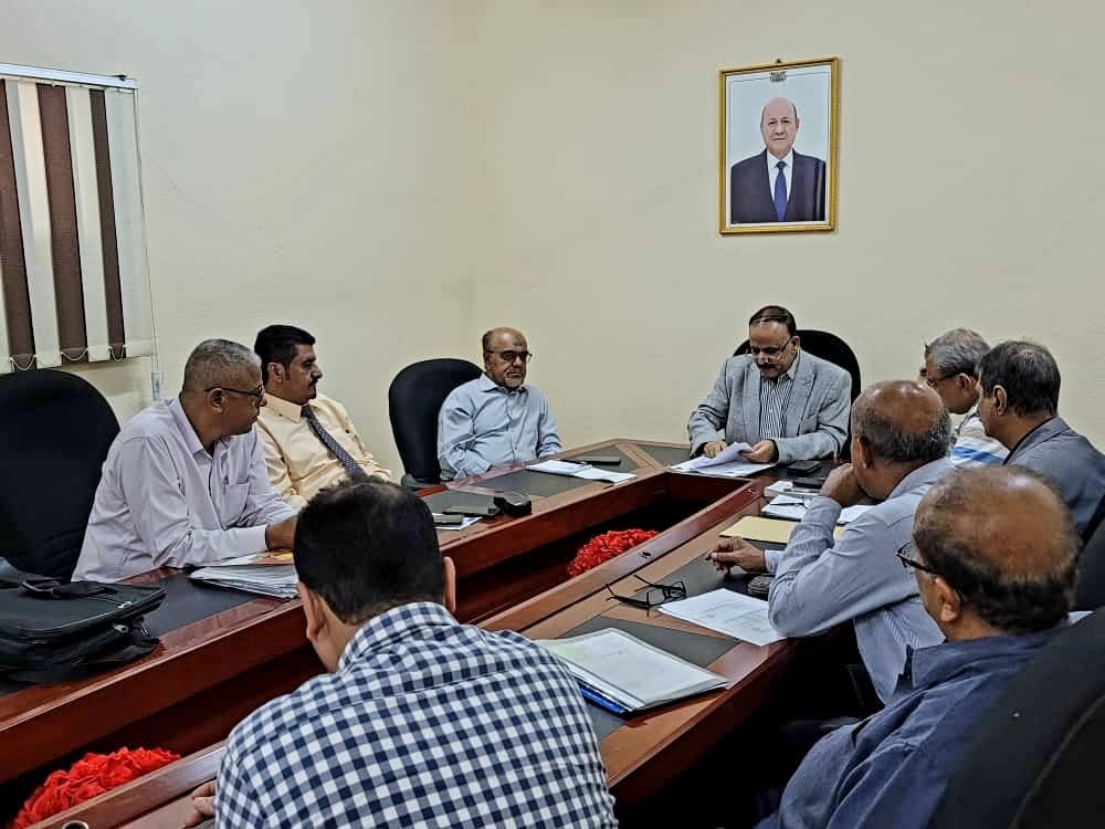 وزير الصناعة والتجارة خلال اللقاء