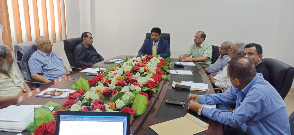 وزير الكهرباء خلال الاجتماع