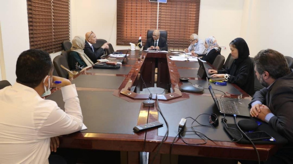 وزير المياه والبيئة خلال اللقاء