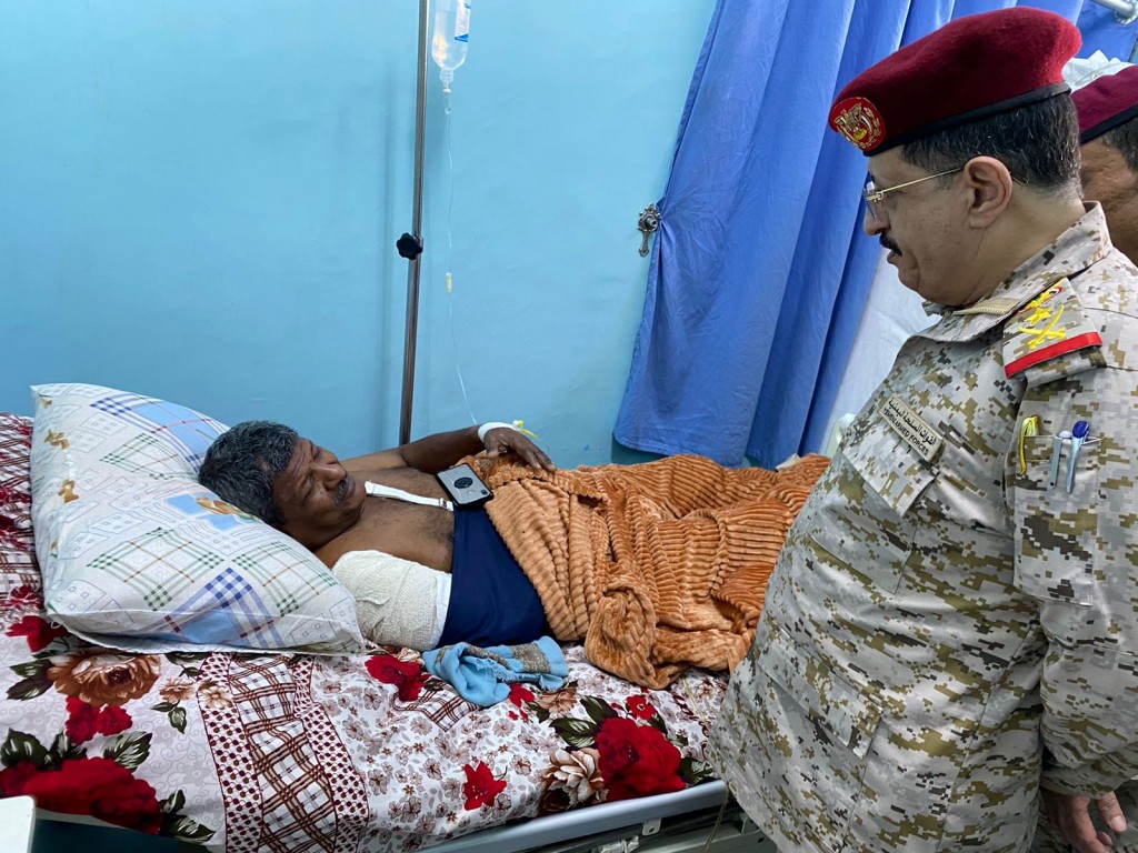 وزير الدفاع خلال الزيارة التفقدية