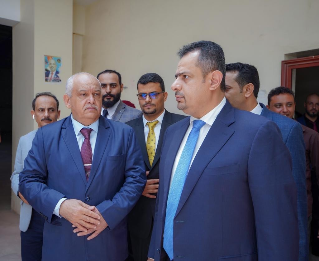 رئيس الوزراء خلال الزيارة