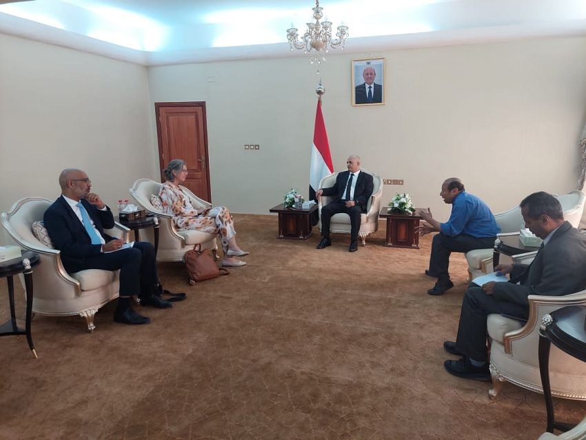 وزير المياه والبيئة خلال اللقاء